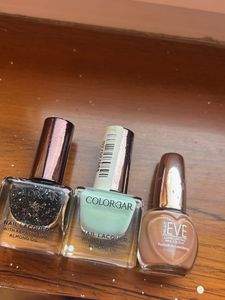 2 Colorbar Nail Polish 💅 + 1 free