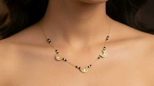 Invisible Moon minimal neckless