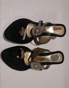 Black Golden Sandle