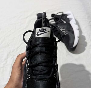 Nike Sneakers - Black &amp; White