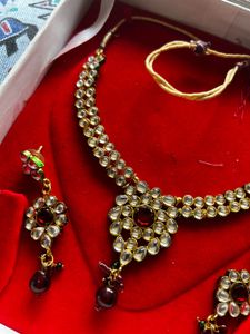 Stunning Kundan Necklace and Earrings Set