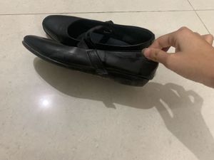 Classic Black Ballerina Flats with Strap