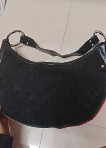 Gucci Shoulder Bag - Classic Style