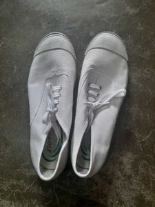 WHITE LACE SHOES 👟