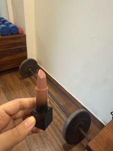 HUDA BEAUTY Bullet Cream Glow Lipstick