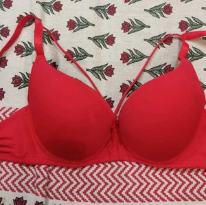 Vibrant Red Bra with Delicate Straps,no return,32