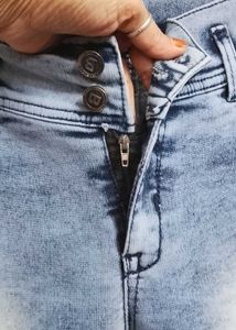 BRAND New blue denim Capri For Girls/Women