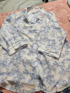 Chic Floral Print Button-Up Shirt