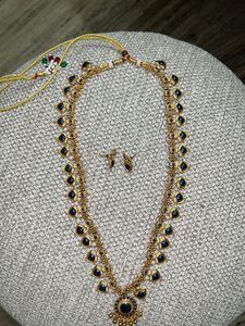 Elegant Gold-Tone Necklace &amp; Earrings Set