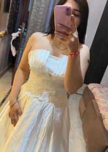 Elegant Strapless White Gown❤️🎀🦋