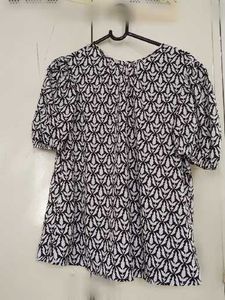 Chic Black &amp; White Patterned Blouse