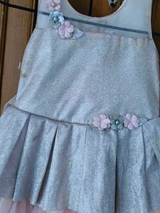 Very Beautiful Net With Glitter Layer Frock