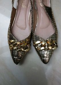 Chic Chain Detail Pointed Flats