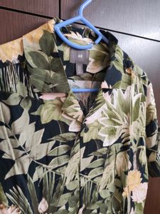 H&amp;M Men's Tropical Print Short Sleeve Shirt