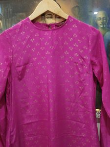 Elegant Pink Kurta with Gold Accents