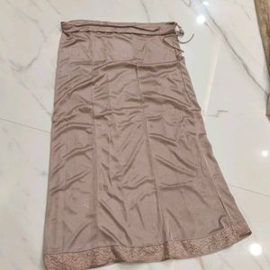 Elegant Saree with Golden Zigzag Pattern