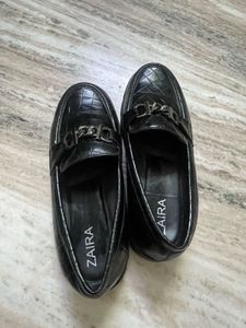 Chic Black Loafers with Chain Detail