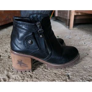 Black vintage Boots
