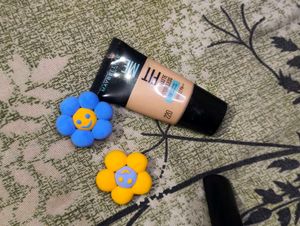 Maybelline Matte Poreless Foundation