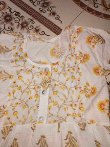 🤍🔥Graceful White &amp; Yellow Cotton Printed Suit Se