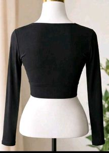 Chic Black Long Sleeve Twist Crop Top