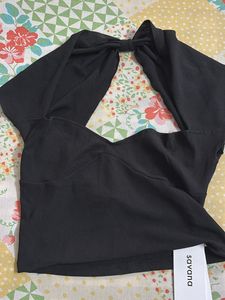 Cute Top With Cutout At Back! Looks Sexy While On!