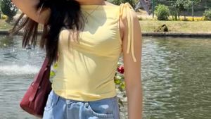 Stylish Sleeveless Yellow Top