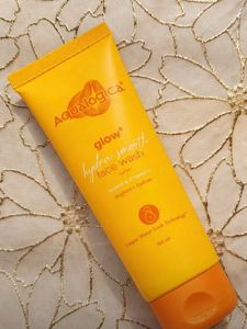 Aqualogica Glow Vitamin C Face Wash