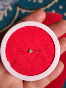 Elegant Triangle Stud nosepin