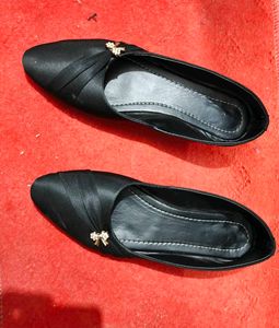 Elegant Black Ballerinas