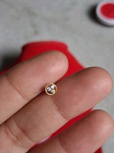 Elegant Diamond Nose Pin gold