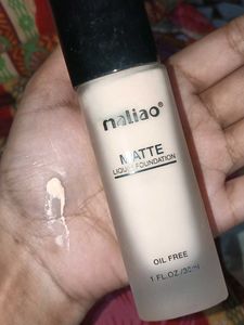 Matte liquid foundation