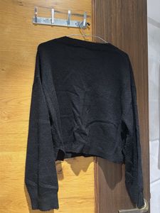 Black V-Neck Cropped Sweater