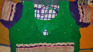 Vibrant Purple Saree with Leaf Motifs