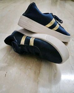 Stylish Navy &amp; Gold Sneakers