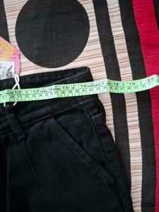Black High-Waisted Tapered Baggy Jeans
