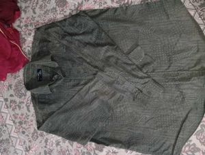 Men's Patterned Button-Down Shirt