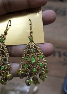 pair of 2 Earrings