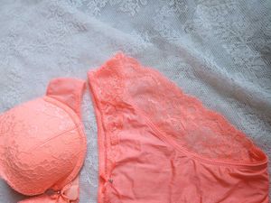 H&amp;M Lace Push-Up Bra Panty Set