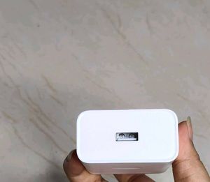 Oppo SuperVOOC 80W Power Adapter