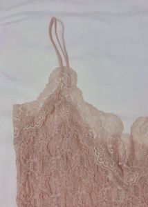 DISCOUNT 🎉H&amp;M Lace trimmed cami top