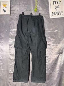 H&amp;M Stylish Black Cargo Pants