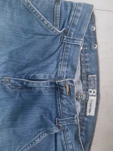 Capri Jeans - Denim Style. Painted pocket