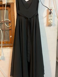 Elegant Black V-back  Midi Dress