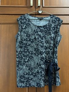Floral Print Sleeveless Top