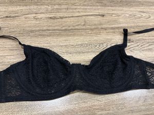 Black underwire push-up bra