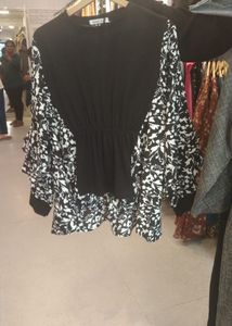 Chic Black & White Floral Print Top