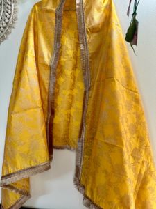 Sunehri Banarasi Dupatta with golden Kiran Lace
