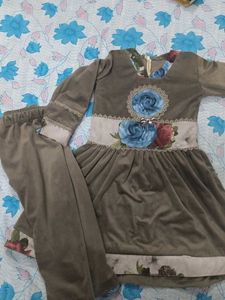 Girls' Velour Kurta Set with Floral Embellishments