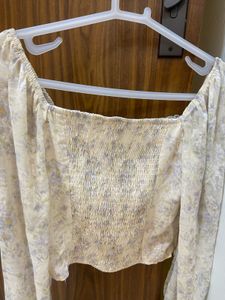 Floral Sleeve Top (PLEASE DON’T NEGOTIATE)
